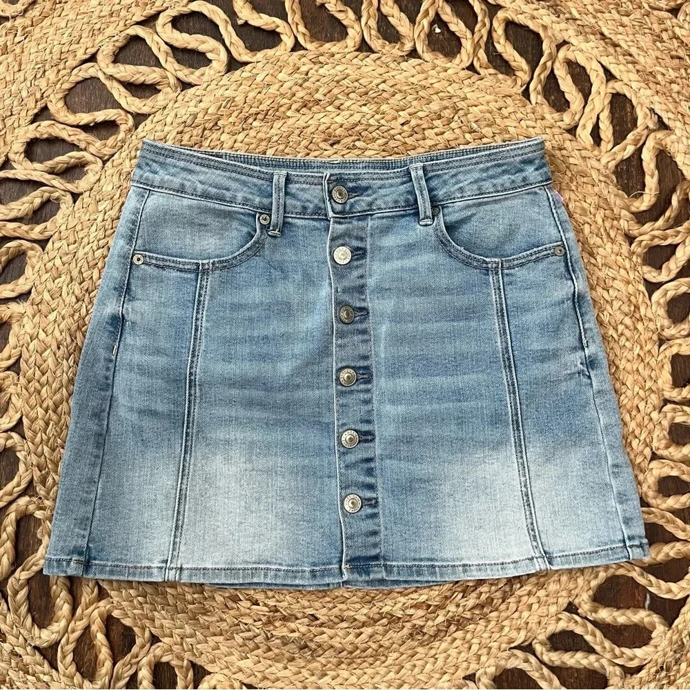 AMERICAN EAGLE LIGHT BLUE DENIM BUTTON DOWN MINI SKIRT SIZE 8